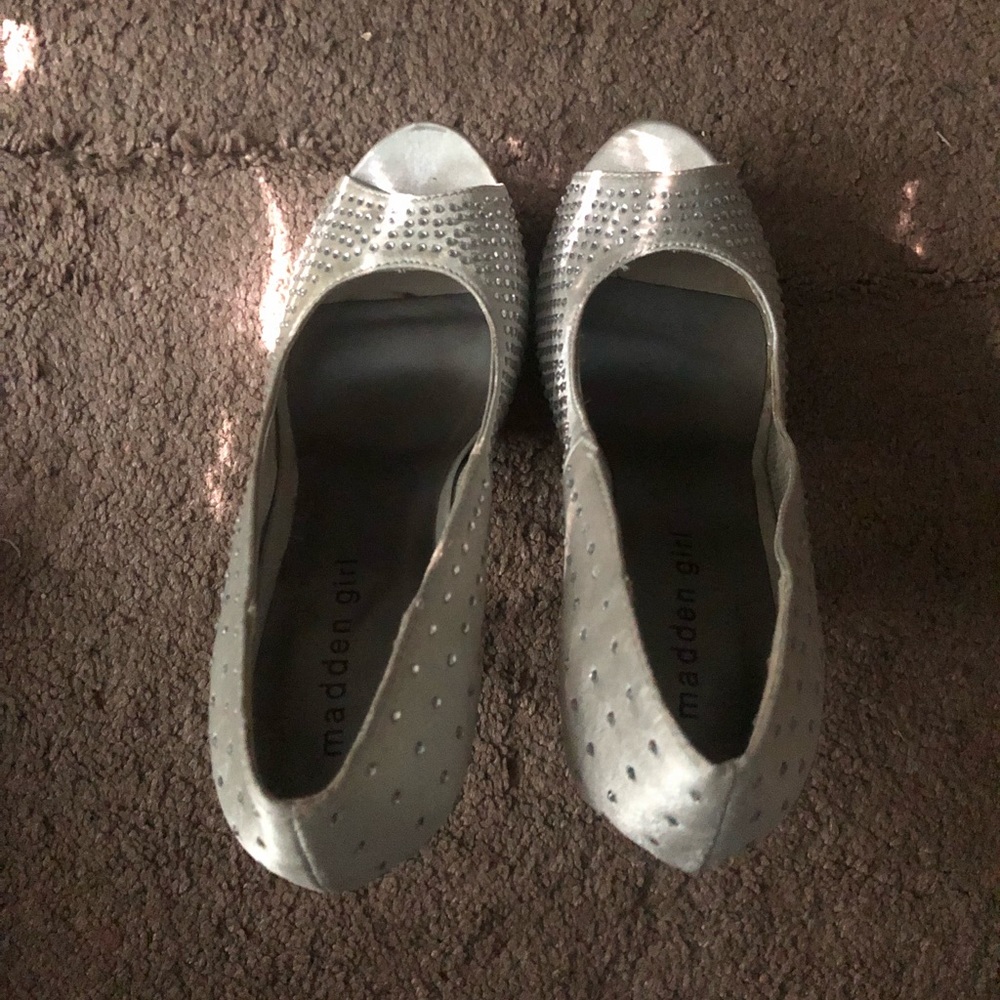 Rhinestone wedding pump